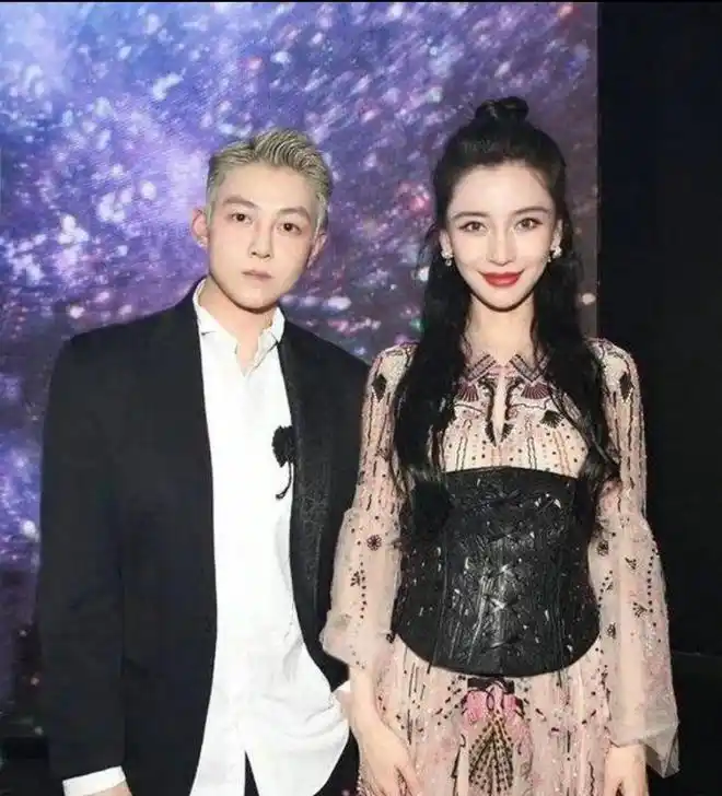 同性女明星接吻_女明星阿乔女网红皇甫圣华亲密照_阿乔皇甫圣华关系曝光