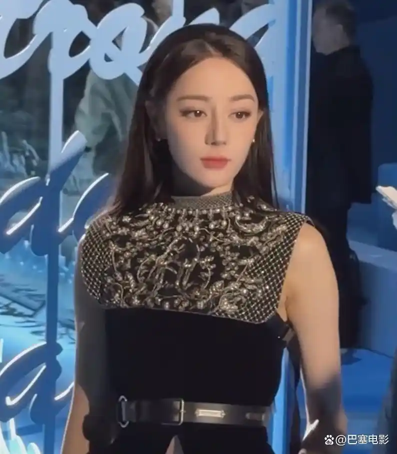 最近明星热点走秀,_巴黎时装周 明星亮相 高清镜头分析